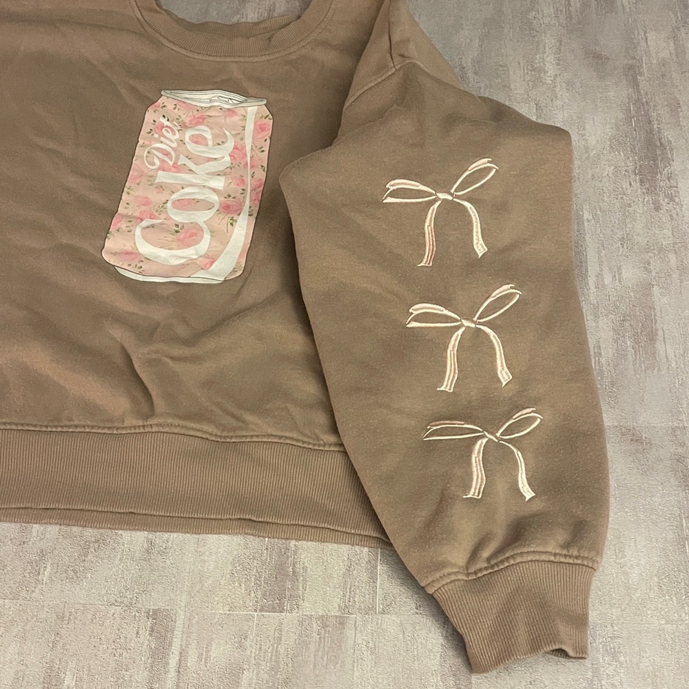 Coca Cola- tan cropped oversized sweatshirt with floral graphic and embroidery - Picture 4 of 13